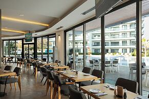 Caesar Blue Seaside Luxury Apartments