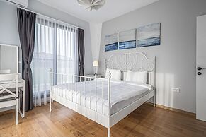 Caesar Blue Seaside Luxury Apartments