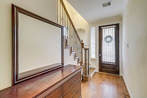 8 Mi to the Galleria: Home w/ Balcony + Yard