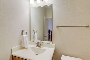 8 Mi to the Galleria: Home w/ Balcony + Yard