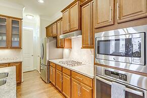 8 Mi to the Galleria: Home w/ Balcony + Yard