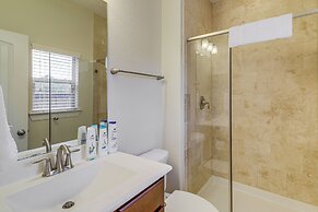 8 Mi to the Galleria: Home w/ Balcony + Yard