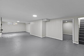 9 Mi to Forest Park: Pet-friendly Home in St Louis