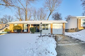 9 Mi to Forest Park: Pet-friendly Home in St Louis