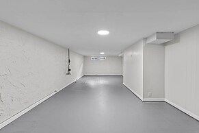 9 Mi to Forest Park: Pet-friendly Home in St Louis