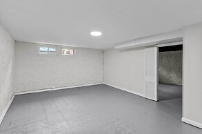 9 Mi to Forest Park: Pet-friendly Home in St Louis