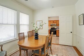 Walk to Oxford Square & Ole Miss: Central Home!