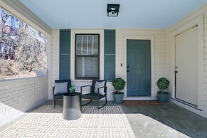 Walk to Oxford Square & Ole Miss: Central Home!