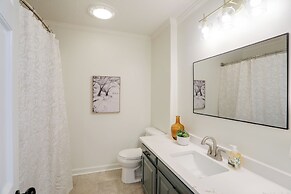 Walk to Oxford Square & Ole Miss: Central Home!