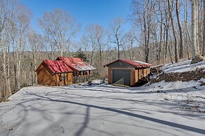 13 Mi to Lake Chatuge: Hiawassee Cabin w/ Views!
