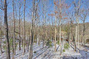 13 Mi to Lake Chatuge: Hiawassee Cabin w/ Views!