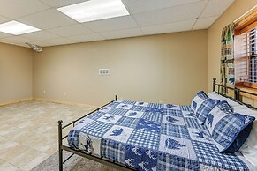 13 Mi to Lake Chatuge: Hiawassee Cabin w/ Views!