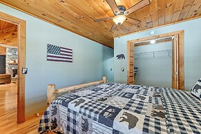 13 Mi to Lake Chatuge: Hiawassee Cabin w/ Views!