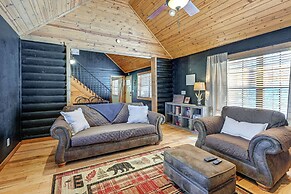 13 Mi to Lake Chatuge: Hiawassee Cabin w/ Views!