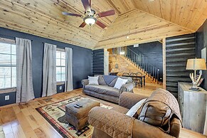 13 Mi to Lake Chatuge: Hiawassee Cabin w/ Views!
