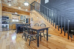 13 Mi to Lake Chatuge: Hiawassee Cabin w/ Views!