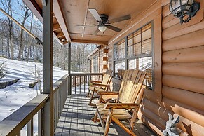 13 Mi to Lake Chatuge: Hiawassee Cabin w/ Views!