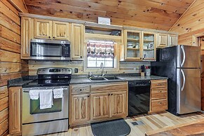 13 Mi to Lake Chatuge: Hiawassee Cabin w/ Views!