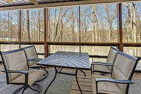 13 Mi to Lake Chatuge: Hiawassee Cabin w/ Views!