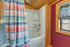 13 Mi to Lake Chatuge: Hiawassee Cabin w/ Views!