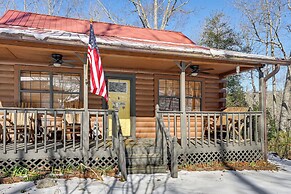 13 Mi to Lake Chatuge: Hiawassee Cabin w/ Views!