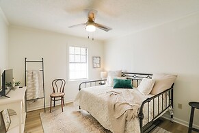 2 Blocks to Oxford Square: Ole Miss Retreat