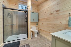 8 Mi to Sleeping Bear Dunes: Creekside Cabin