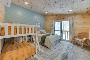 8 Mi to Sleeping Bear Dunes: Creekside Cabin