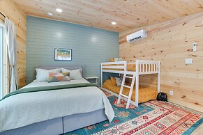 8 Mi to Sleeping Bear Dunes: Creekside Cabin