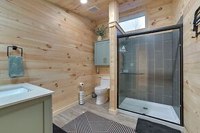 8 Mi to Sleeping Bear Dunes: Creekside Cabin