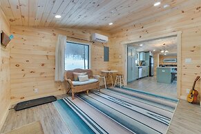 8 Mi to Sleeping Bear Dunes: Creekside Cabin