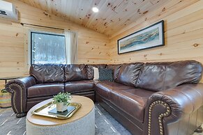 8 Mi to Sleeping Bear Dunes: Creekside Cabin