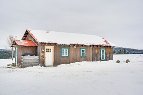 Ride From Your Door: Cabin w/ Vast Trail Access!
