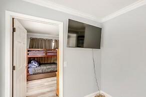 7 Mi to Cedar Point: Group Getaway in Huron