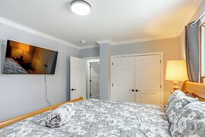 7 Mi to Cedar Point: Group Getaway in Huron