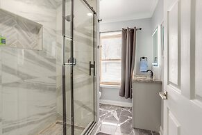 7 Mi to Cedar Point: Group Getaway in Huron