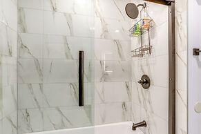 7 Mi to Cedar Point: Group Getaway in Huron