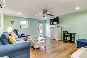 Walk to Shore: Atlantic Beach Condo w/ Pool Access