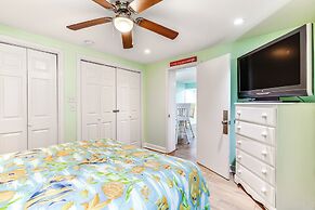 Walk to Shore: Atlantic Beach Condo w/ Pool Access