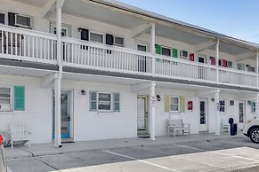 Walk to Shore: Atlantic Beach Condo w/ Pool Access