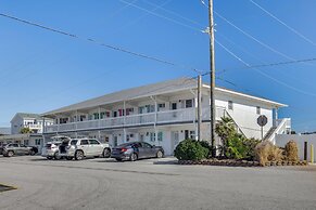 Walk to Shore: Atlantic Beach Condo w/ Pool Access