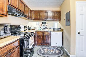 8 Mi to Stone Mountain: Quiet Getaway w/ Deck