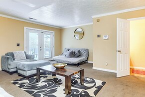 8 Mi to Stone Mountain: Quiet Getaway w/ Deck