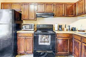 8 Mi to Stone Mountain: Quiet Getaway w/ Deck