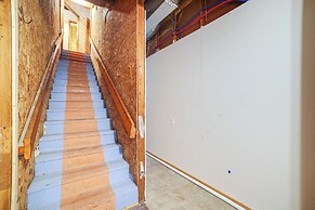 Rustic Apartment w/ Sunset Views in Elkhart!