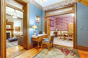 On-site Winery & Historic Charm: Uniontown Escape