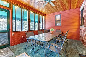 On-site Winery & Historic Charm: Uniontown Escape