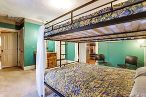 On-site Winery & Historic Charm: Uniontown Escape