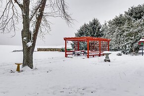 On-site Winery & Historic Charm: Uniontown Escape