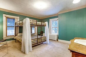 On-site Winery & Historic Charm: Uniontown Escape